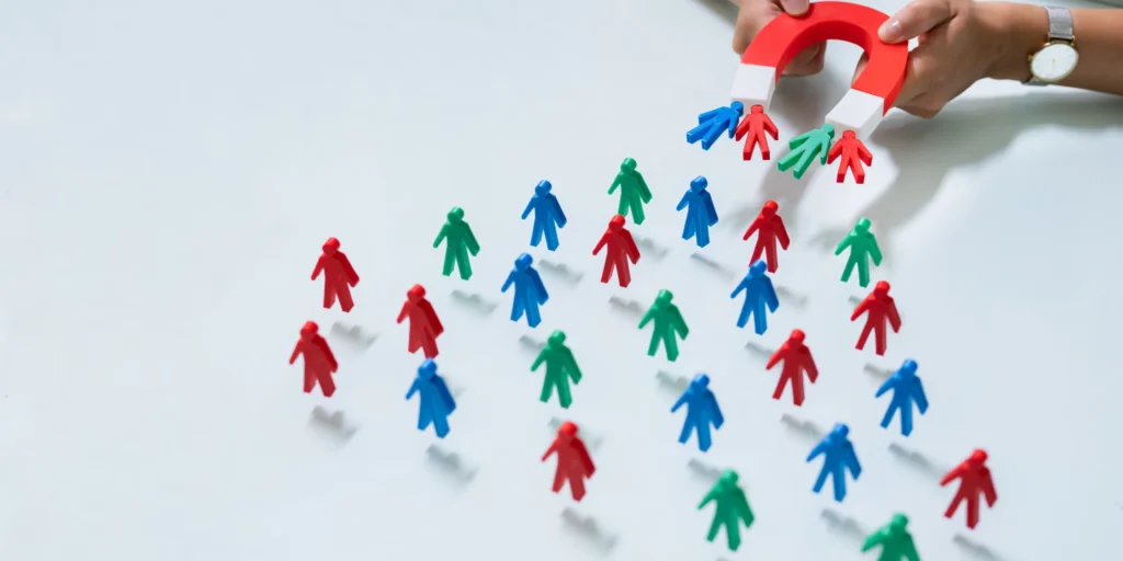 Ús d'un imant per a captar leads de qualitat en la fase d'atracció d'un funnel de vendes per a programari.
