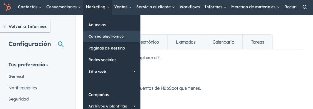 Captura de pantalla de la interfaz de HubSpot en español que muestra el menú desplegable de 'Marketing' con la opción 'Correo electrónico' seleccionada