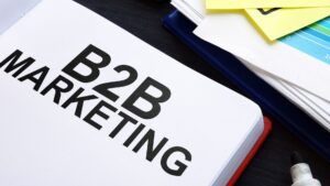 Libreta con un plan de marketing b2b