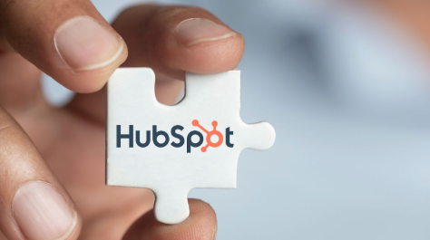 Imagen de pieza de puzzle con logo HubSpot