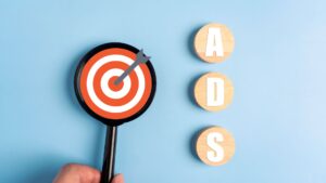 Estratègies de Google Ads per al sector industrial: concepte de segmentació i objectius publicitaris.